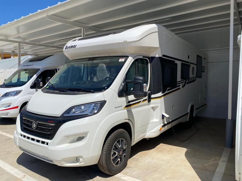 Magnifica Autocaravana Adria Matrix Axess 670Sl Granada Exterior foto